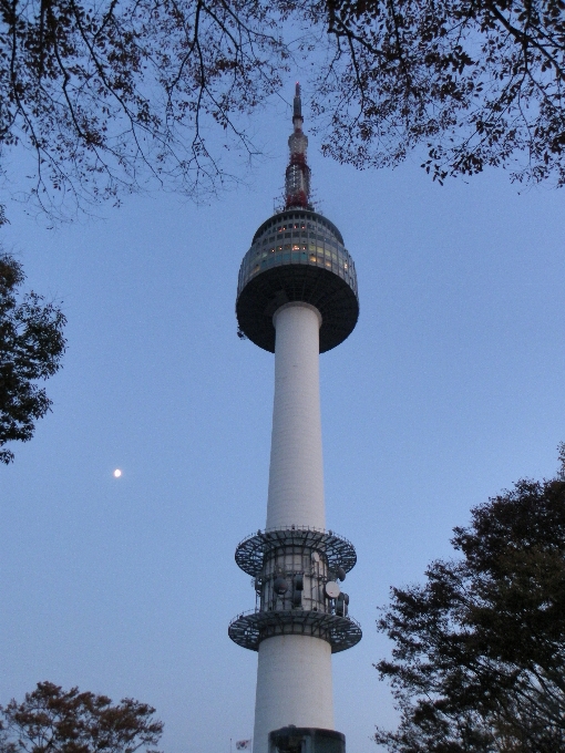 Menara tengara lampu jalan
 petir