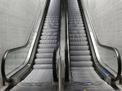 Schwarz und weiß
 technologie rolltreppe metro Foto