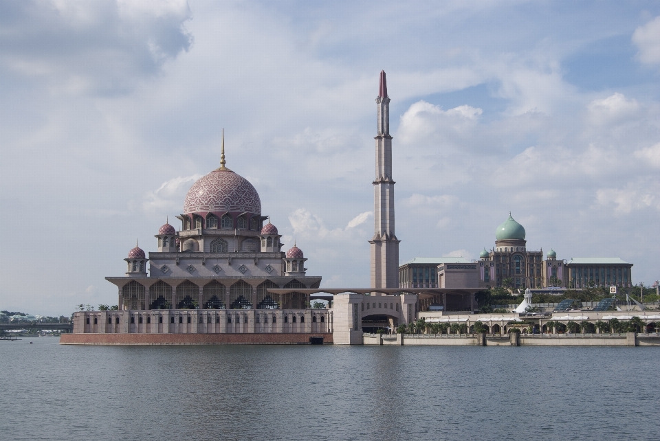 Budynek wieża religia element krajobrazu