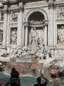 Foto Arsitektur monumen patung lengkungan