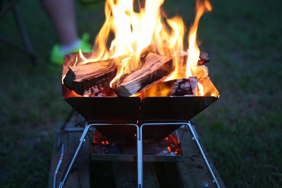 Cibo fiamma fuoco campeggio