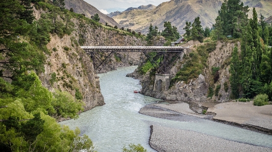 Foto Paesaggio acqua montagna ponte