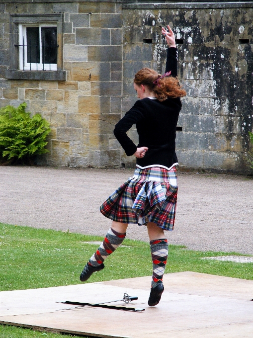 Fille cheveux danse printemps