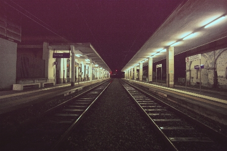 Licht schiene nacht stadt Foto