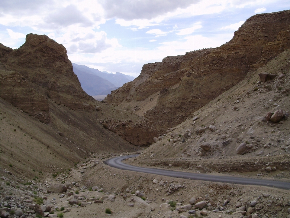 Paysage marche montagne route