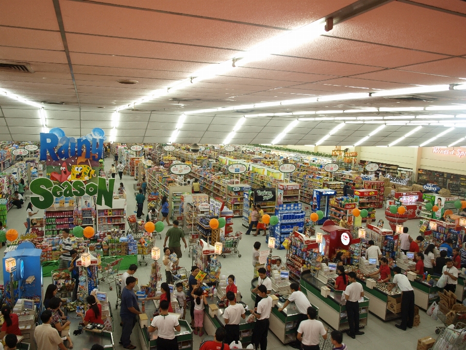 Carro ciudad multitud comercio