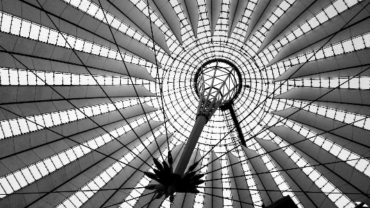 Foto Bianco e nero
 architettura ruota spirale