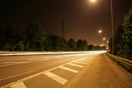 Foto Lampu jalan lalu lintas malam