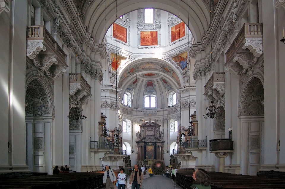 Architektura budynek kolumna kościół