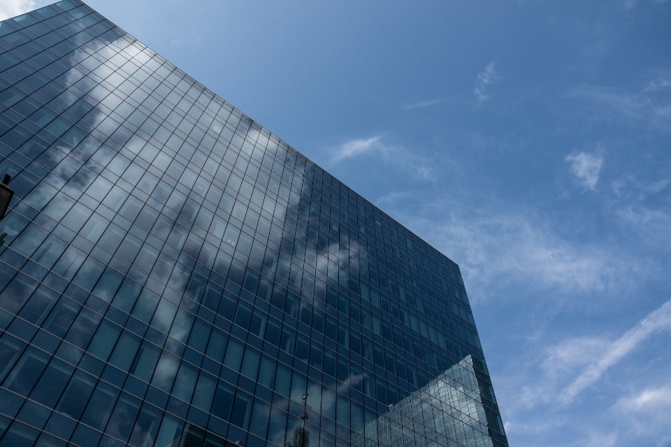 Nuvem arquitetura céu luz solar