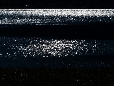 水 ライト 黒と白
 空 写真