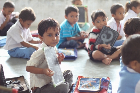 Foto Rakyat bermain anak pendidikan