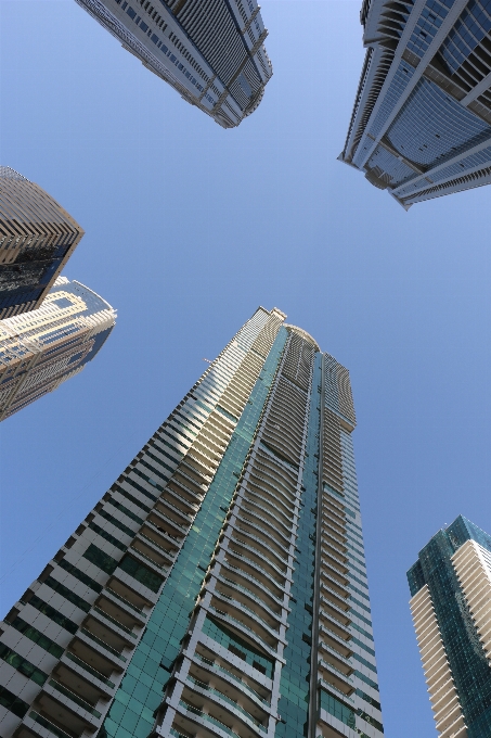 Arsitektur kaki langit bangunan kota