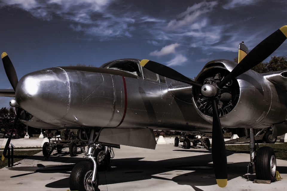 Flugzeug militär fahrzeug museum