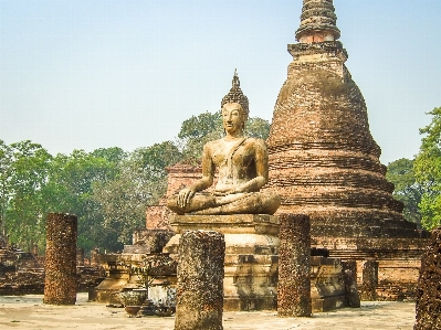 Foto Bangunan agama budha asia tempat beribadah
