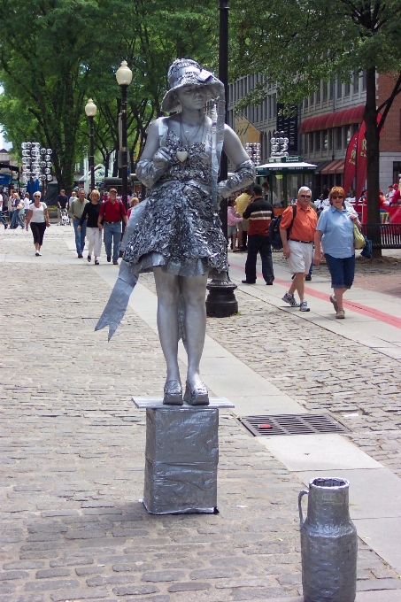 Street monument statue artist