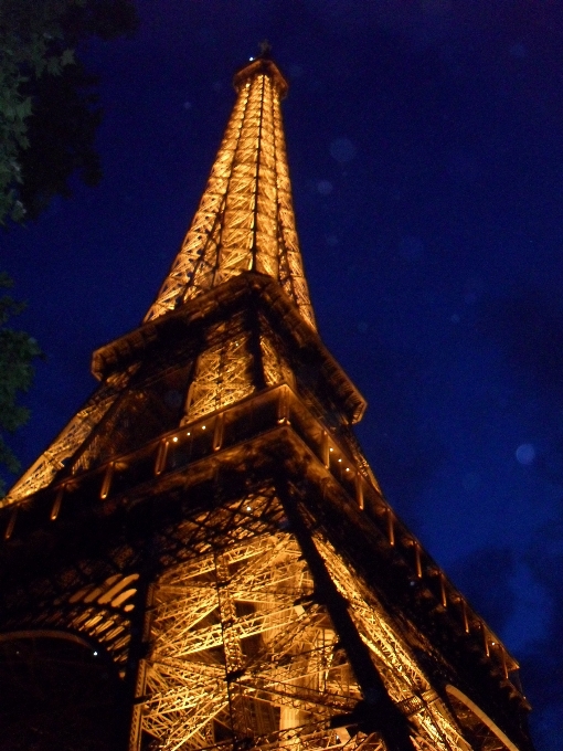 Lampu arsitektur malam menara eiffel