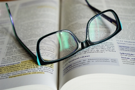 本 読む 開ける ペン 写真