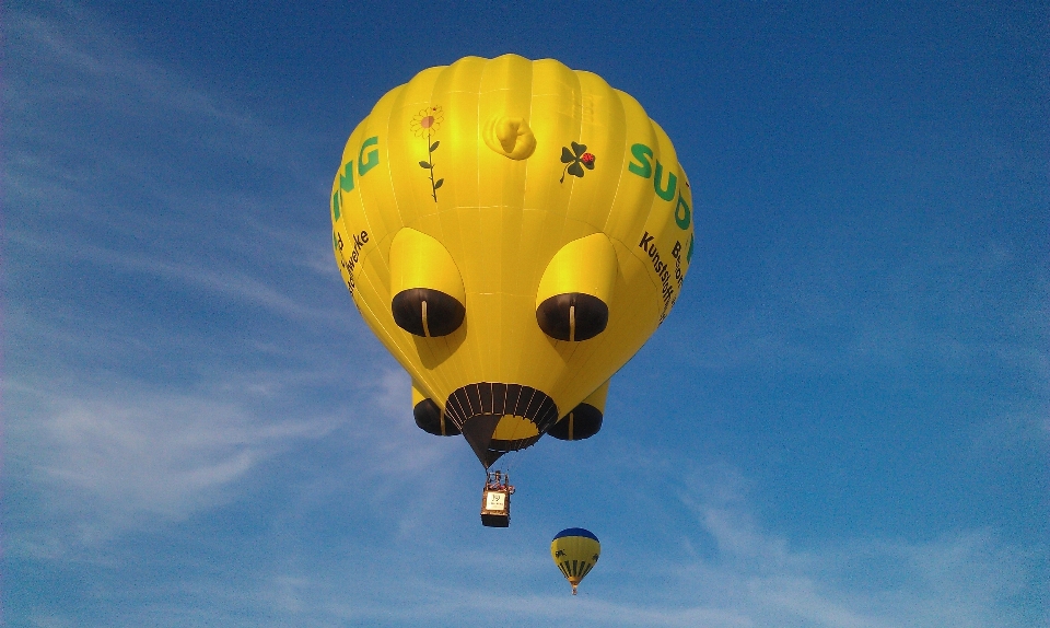 Céu balão de ar quente vôo