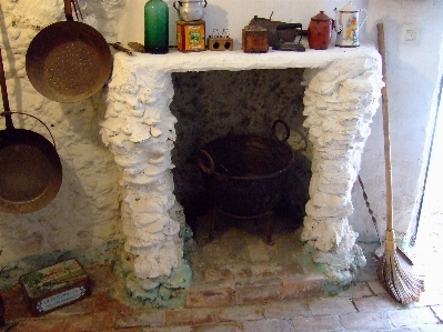 Wood cave kitchen fireplace Photo