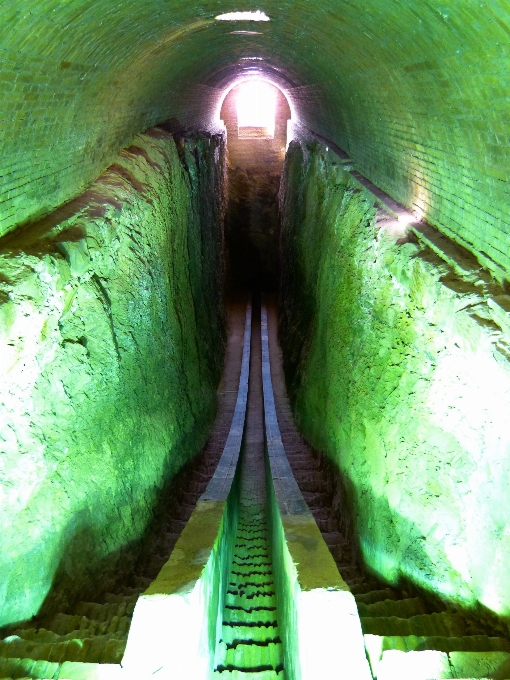 トンネル 形成 緑 天文台