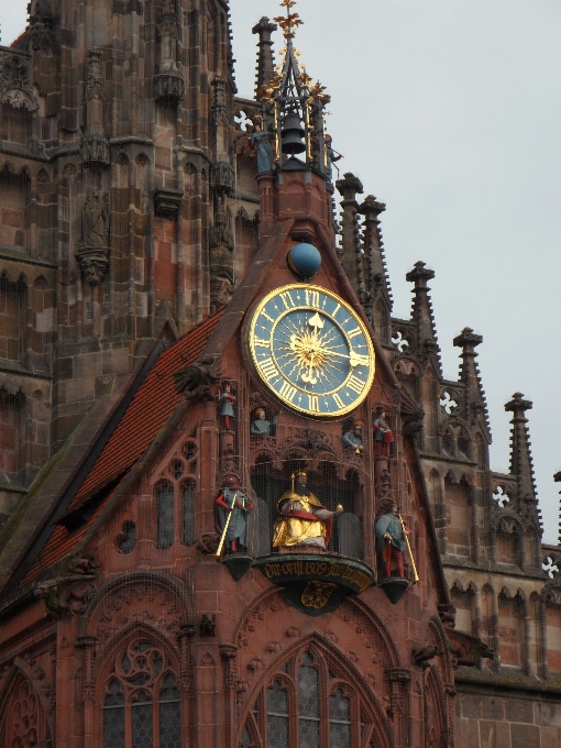 Stadt uhr dach gebäude