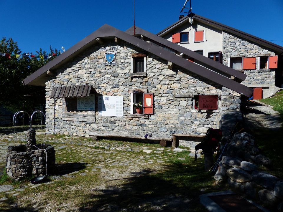 Hiking house roof building