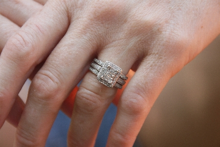 Hand woman ring band Photo