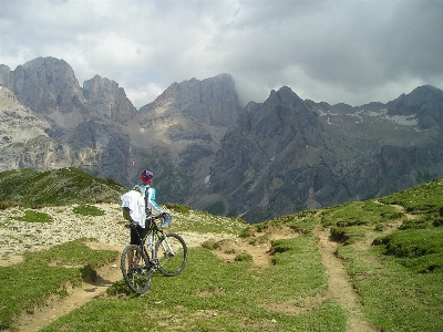 Path walking mountain girl Photo