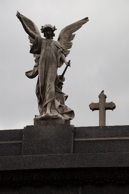 Antiguo piedra monumento estatua