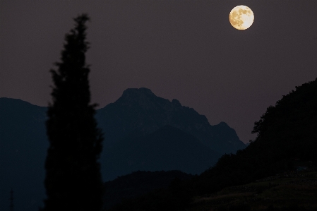 Foto Montanha nuvem céu nascer do sol