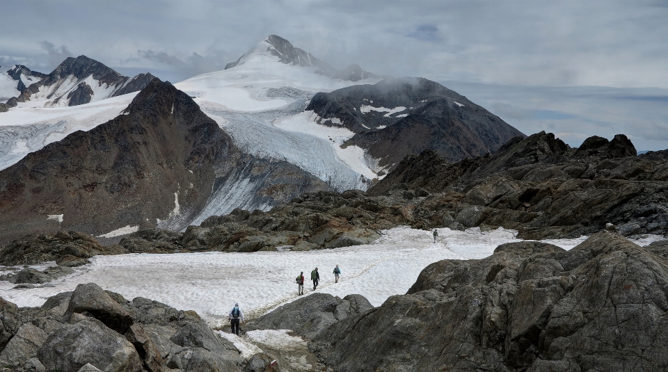 Paesaggio natura selvaggia
 a piedi montagna