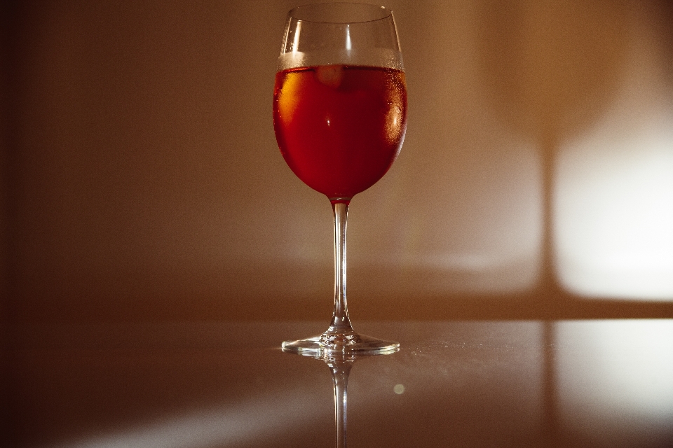 Vin verre rouge couleur