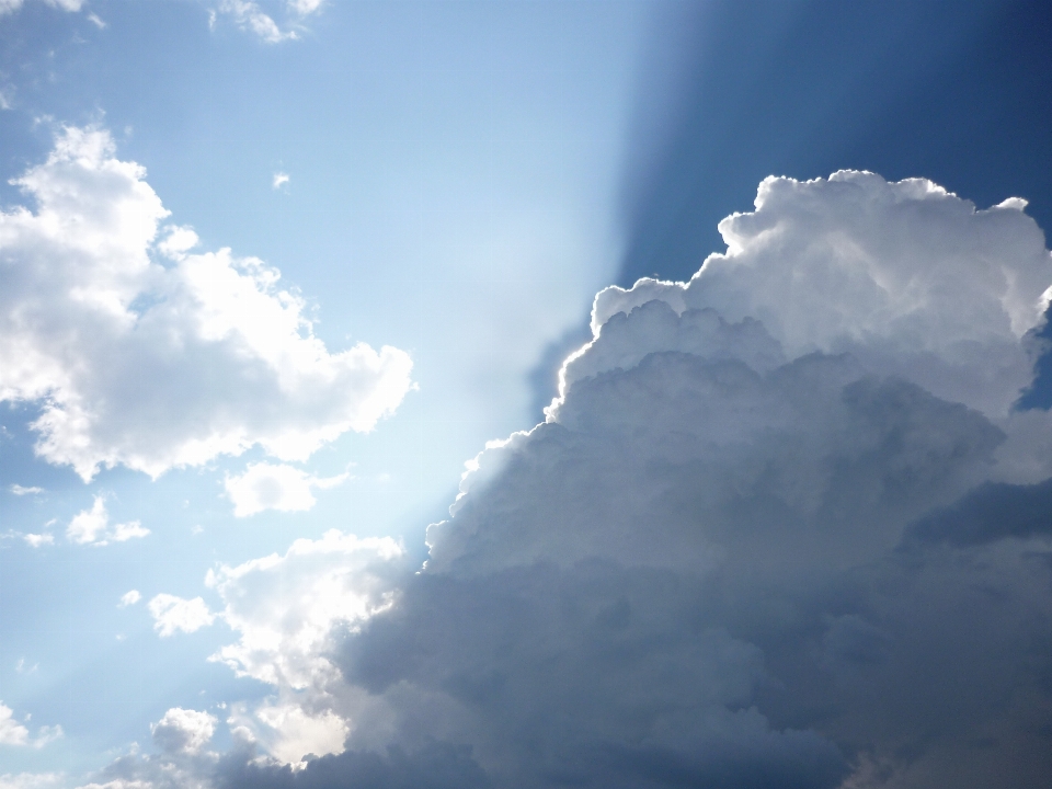 Lumière nuage ciel soleil