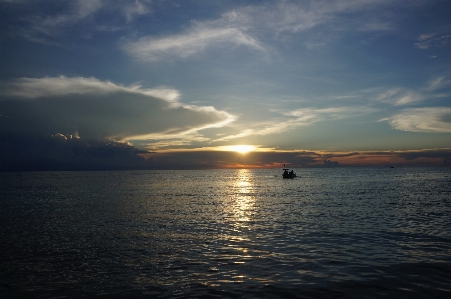 Foto Pantai lanskap laut pesisir