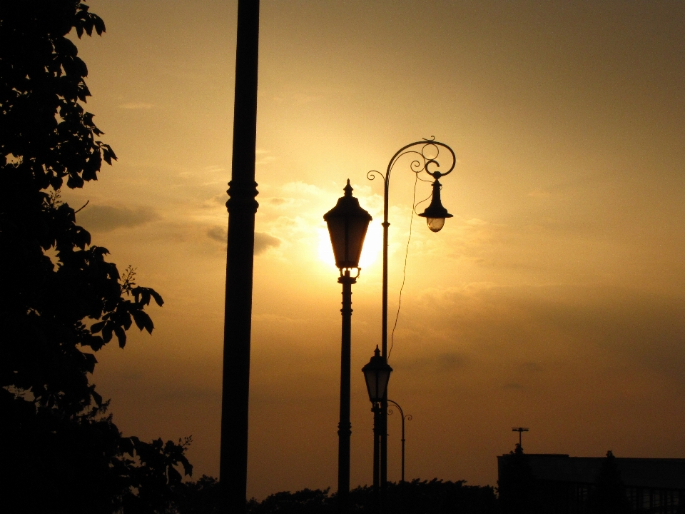 Bayangan hitam lampu awan langit