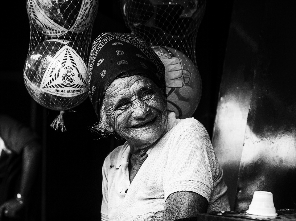 Uomo persona bianco e nero
 donna