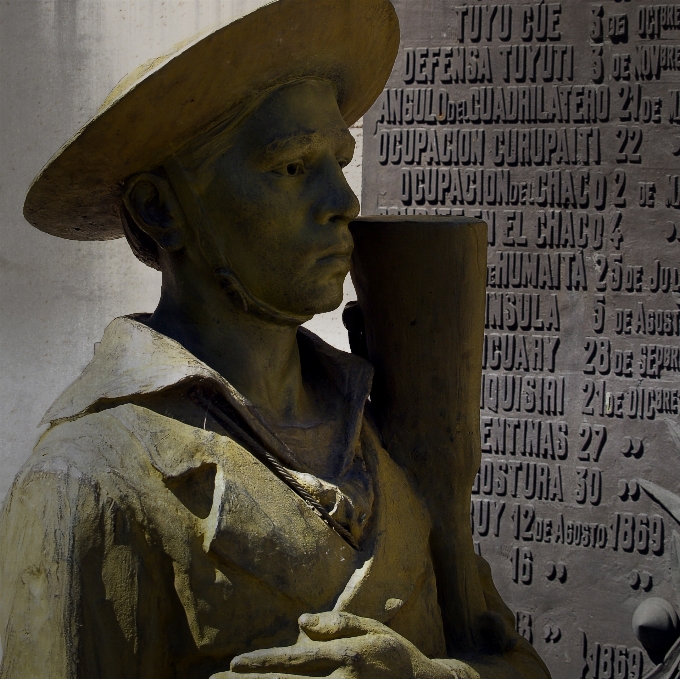 Monument statue soldier cemetery