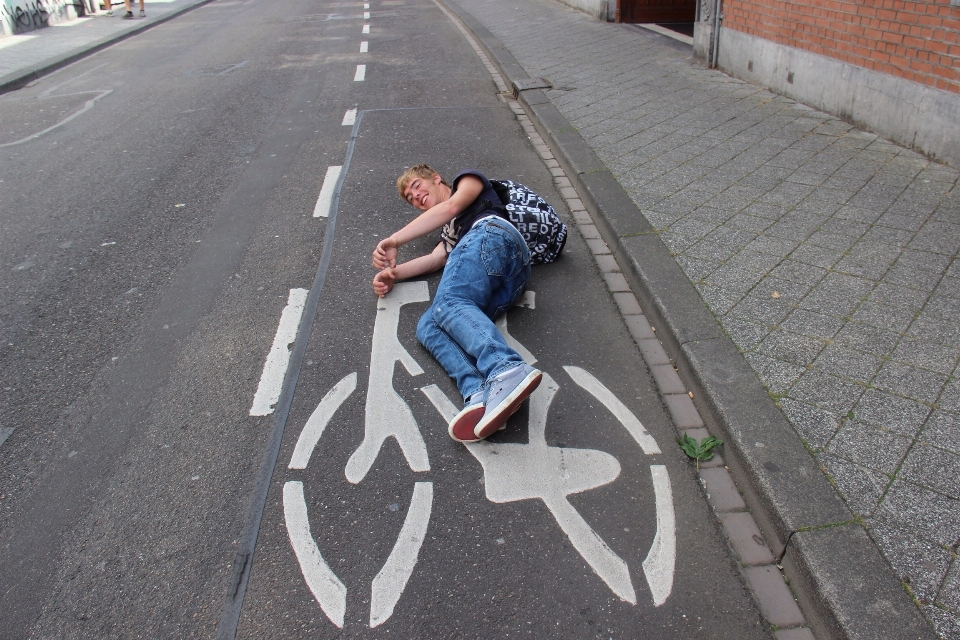 Peatonal camino calle acera
