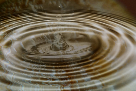 水 クリエイティブ 落とす 水滴 写真