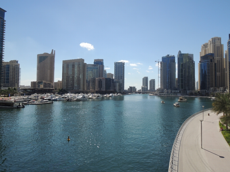 Horizonte dock deserto cidade