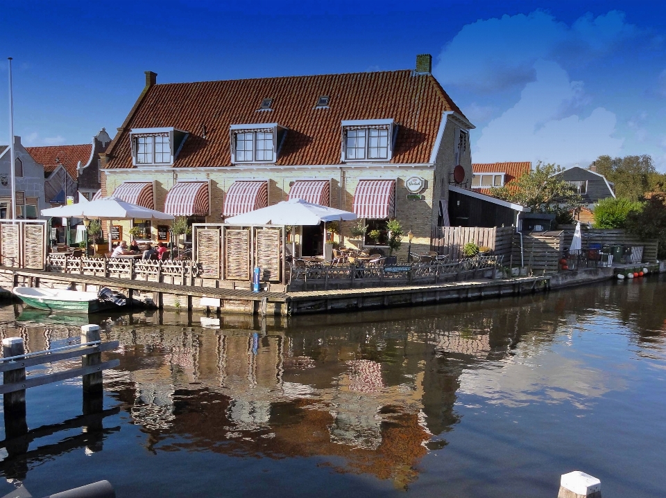 Water cafe dock architecture