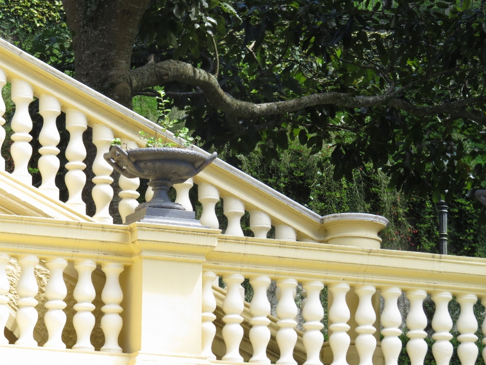 Camera palace yellow baluster