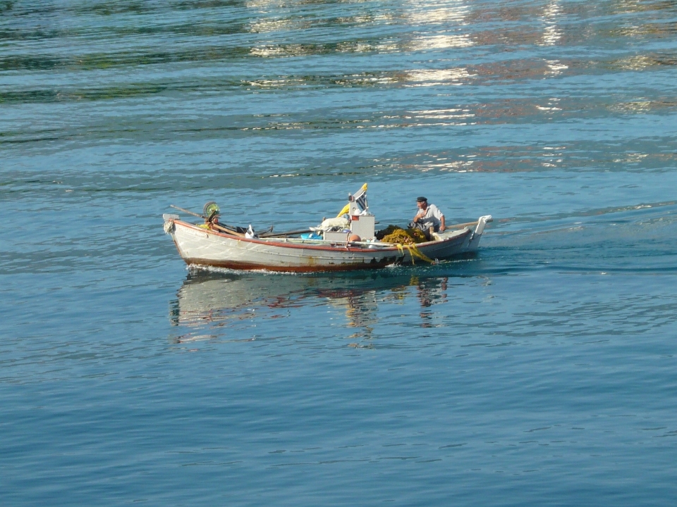 Uomo mare acqua barca