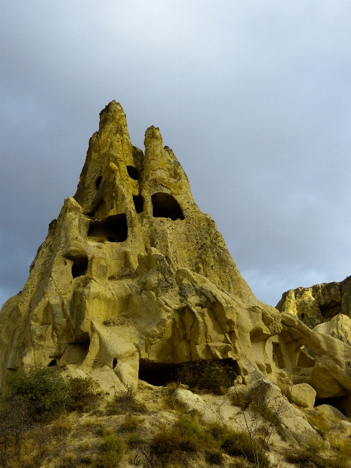 Arena rock montaña agujero