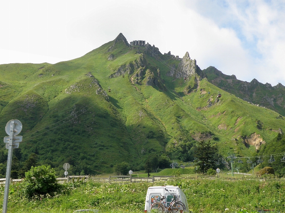 풍경 잔디 걷는 산