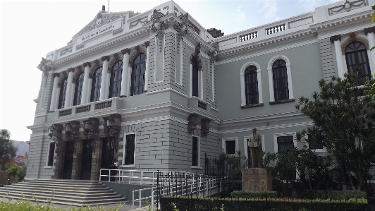 Foto Rumah besar
 auditorium
 bangunan istana