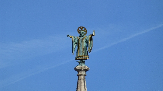 Sky monument statue tower Photo