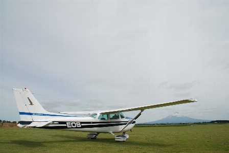 Foto Sayap awan langit lalu lintas