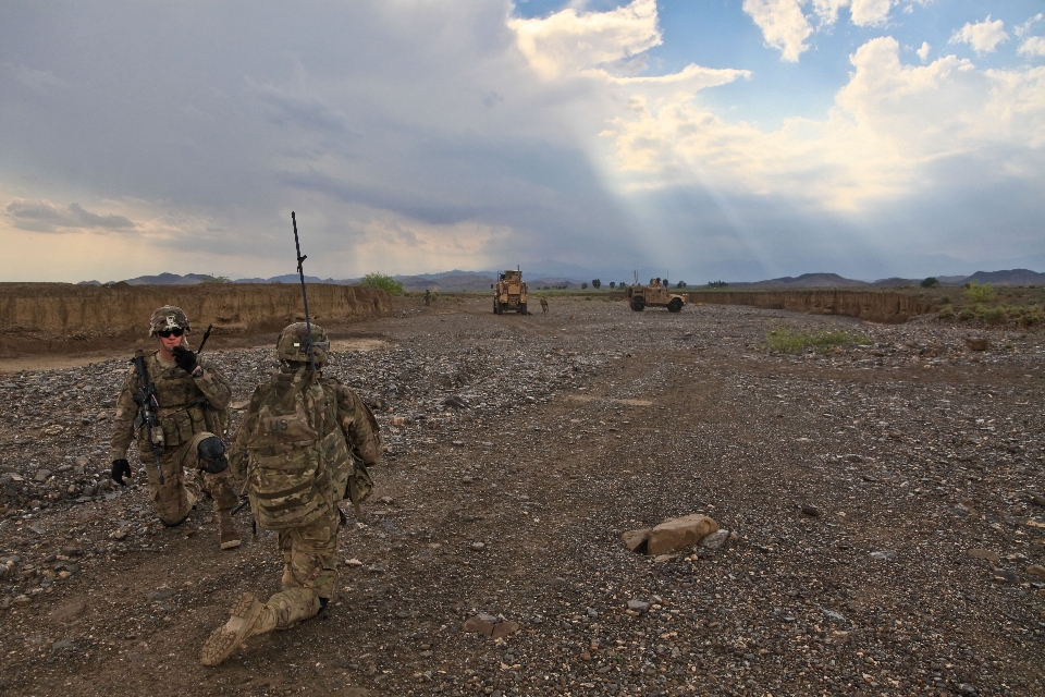 Campo explorar militares olhe